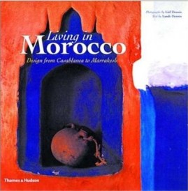Living in morocco (paperback) (édition en anglais)